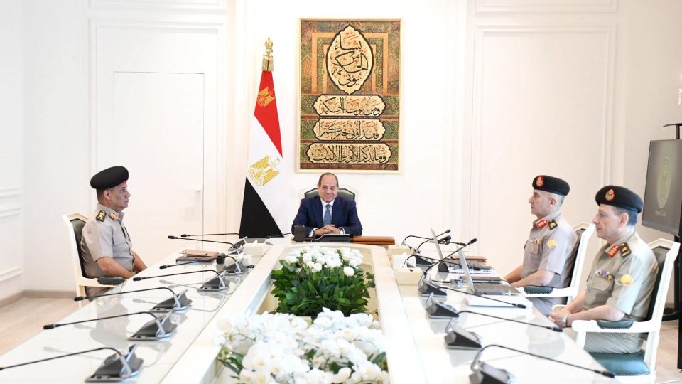 السيسي يتابع مشروعات الهيئة الهندسية ويوجه بسرعة تنفيذها