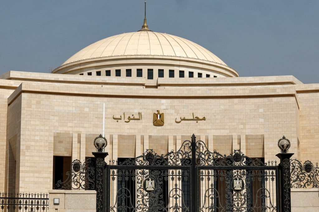 برلمان مصر يوافق على تحويل 5% من أرباح الشركات الحكومية لـ”الخزانة”
